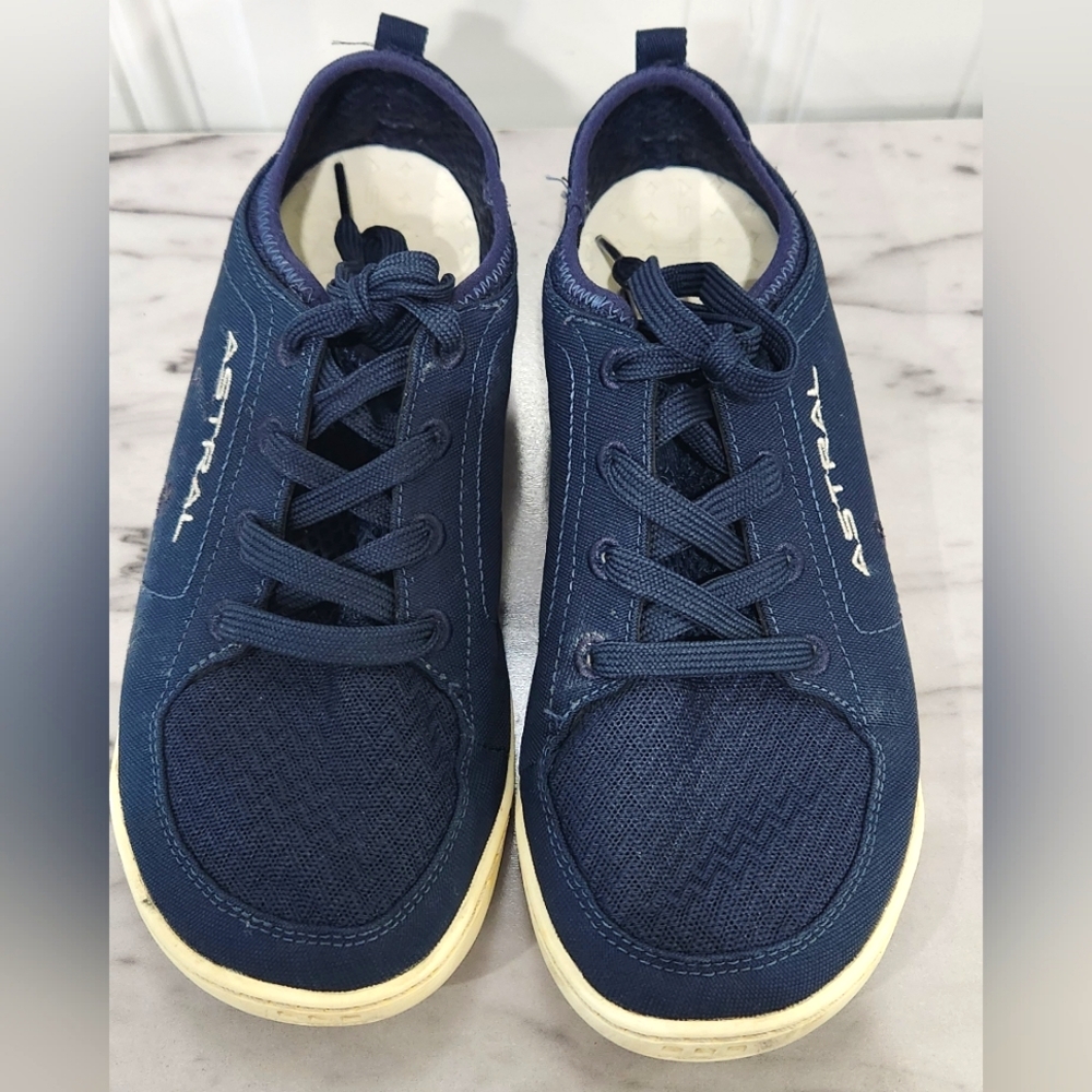 Astral Loyak women's blue waterproof shoes size 6